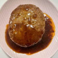 ラ・ロシェル 山王 - お肉の旨みをとじこめたデミグラスソースハンバーグ