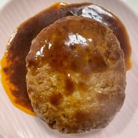 ラ・ロシェル 福岡 - お肉の旨みをとじこめたデミグラスソースハンバーグ