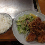 Okonomiyaki Hiroshi Chan - 唐揚げ定食 650円（味噌汁、漬物付）
