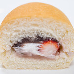 吉田パン - 2025.3 さくらあんホイップ（480円）季節限定 フレッシュなイチゴを添えた