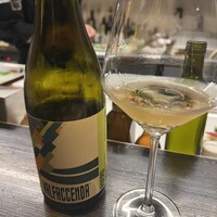 ロッシ - ワインをたくさん飲みました。イタリア　ロエロ産の白ワイン。