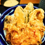 玉屋 - 本日の"天たね"は、★ かき揚げ (海老、烏賊、桜海老、三つ葉)
      ★ 鱚天
      ★ 椎茸天
      ★ 南瓜天
      ★ ピーマン天。