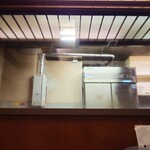 玉屋 - 左二席は"揚げ場"の真ん前。