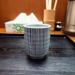 玉屋 - ポットから熱々で出てくる"焙じ茶"も嬉しいサービス。
