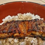 うなぎのうな泰 小牧店 - 初回より弱く感じる炭火の焼き目