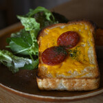 うぐいすと穀雨 - 料理写真:サラミ＆チーズトーストプレート@税込770円