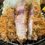 嬉嬉豚 とんかつ 「君に、揚げる。」(極) - 特上ロース200g