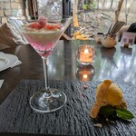 ステーキ懐石都 春日 - 桜のジュレタビオカが乗ってます  隣はオレンジのジェラート