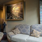 ステーキ懐石都 春日 - 待合室   席に通されるまではここで待たせてもらいます