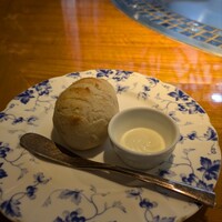 ステーキ懐石都 春日 - パンとバター