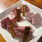 肉バルmoTTon - 赤身盛り合わせ