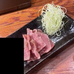 肉バルmoTTon - 絶品タタキ