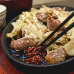 鉄板焼肉てっちゃん 東京店 - 脂に辛ミソを溶かすのが流儀