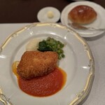 東洋軒 - カツレツは中からガーリックバターがジュワー