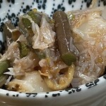 焼きもの家 慶 - ホタテと山菜の梅水晶あえ。見た目は大したことないけど、梅肉と山菜とホタテの奏でるハーモニーがエクセレント！ヾ(๑╹◡╹)ﾉ"