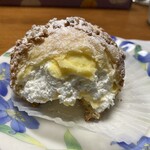 菓子工房 クーゲルホップ - シュークリーム〔断面〕