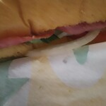 サブウェイ - 今回は自宅に持って帰ってから撮影した｡その時のｽﾊﾟｲｼｰｸﾗﾌﾞﾊｳｽｻﾝﾄﾞである｡