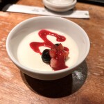 水炊き吟醸もつ鍋 由乃 - 