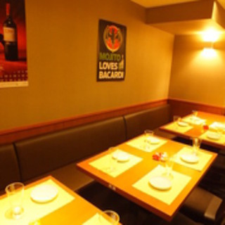 活気ある賑やかな店内で、楽しい時間をお過ごしください♪