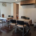 ステーキ厨房 紅花 - テーブル席３