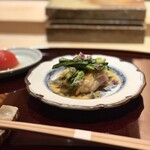 焼き鳥 こと - 「腿タタキと行者にんにくの醤油餡かけ」