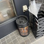 らーめんMAIKAGURA - 外待ち用でストーブあったよ。