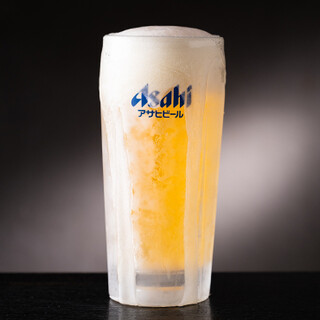 キンキンに冷えたアイスビールや店主厳選の日本酒・ワインで乾杯