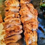 曙町 場内酒場 - もも、皮