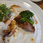 キッチン ブルー グローブ - 最後はブロッコリーを添えて