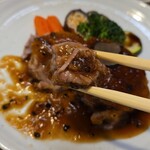 キッチン ブルー グローブ - 濃いめのソースは醤油ベースかな