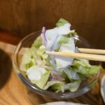 キッチン ブルー グローブ - サラダをいただき