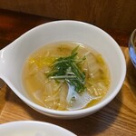 キッチン ブルー グローブ - 白菜スープのアップ