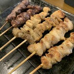 西海酒場斗々 - 焼き物セット。ぼんじり、鶏皮、砂ずりの塩焼きトリオ。