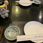 西海酒場斗々 - 準備されていた座席上のスターターセット。