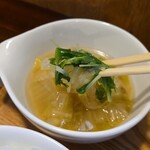 キッチン ブルー グローブ - 具沢山な白菜スープ