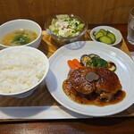 キッチン ブルー グローブ - 三元豚肩ロースポシェ　黒トリュフとすりおろしオニオンの和服ソース