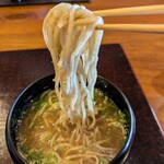 徳山鮓 - 熊鍋のスープのそば：熊鍋のお出汁が効いた鍋スープで作ったそばです。こォ～れはイイですねエ～！