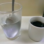 ライスカレー まんてん - 水とアイスコーヒー