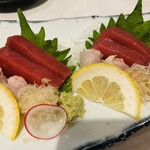 酒場わたなべ - 生本鮪ってほんとむちっとしてるよなー。ちゃんと美味しいやつです。