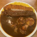 スパイスカレー キテレツ - 光が反射　ご飯小盛り