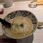 やきとり 児玉 - 私の〆は「ラーメン」。優しいお味で、味変の柚子胡椒もイイ仕事してました。