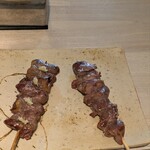 やきとり 児玉 - 右「砂肝」と左「ハツ」