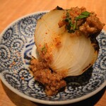 永来権 - 静岡の早生☆新玉ねぎ(人*´∀｀)甘くて美味しい♡もちろん鶏ミンチが添えられてますょ❤️