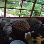 手打蕎麦鶴㐂 - 素敵な庭に素敵な料理