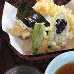 手打蕎麦鶴㐂 - 天ぷらサクサク