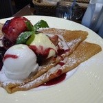 クレープリー・スタンド シャンデレール - 桃とイチジク