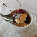 イ・ボローニャ - 凍った生クリームのプリン
      クレマカタラーナ