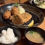 酒肴 新屋敷 - アジフライと焼きメンチ定食　2000円