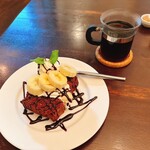 パルファン - ホットコーヒーとケーキ