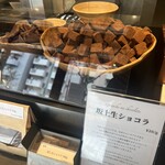 Chocolaterie&Bar ROND-POINT by Hirofumi Tanakamaru - 